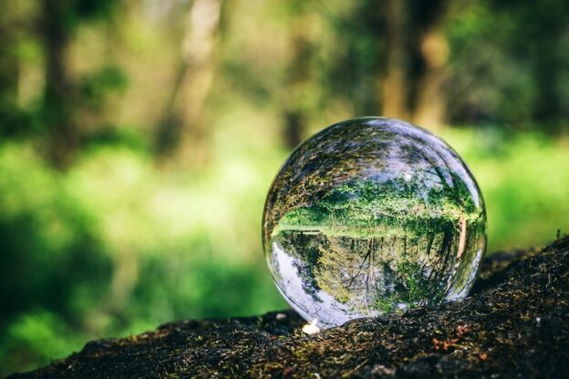 La Cristallomancie : L’art de lire l’avenir dans la boule de Cristal